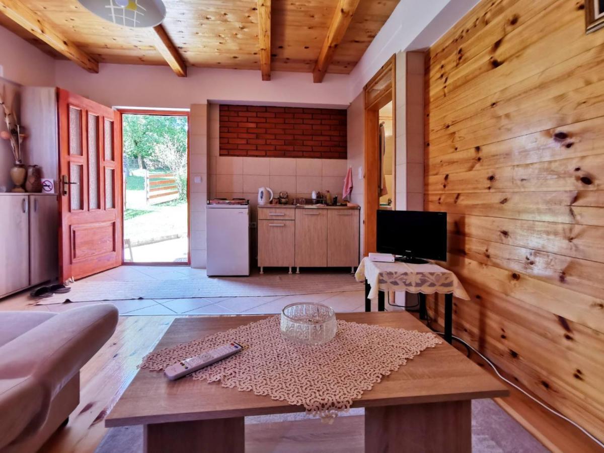 Apartmani Beslic Kremna ภายนอก รูปภาพ